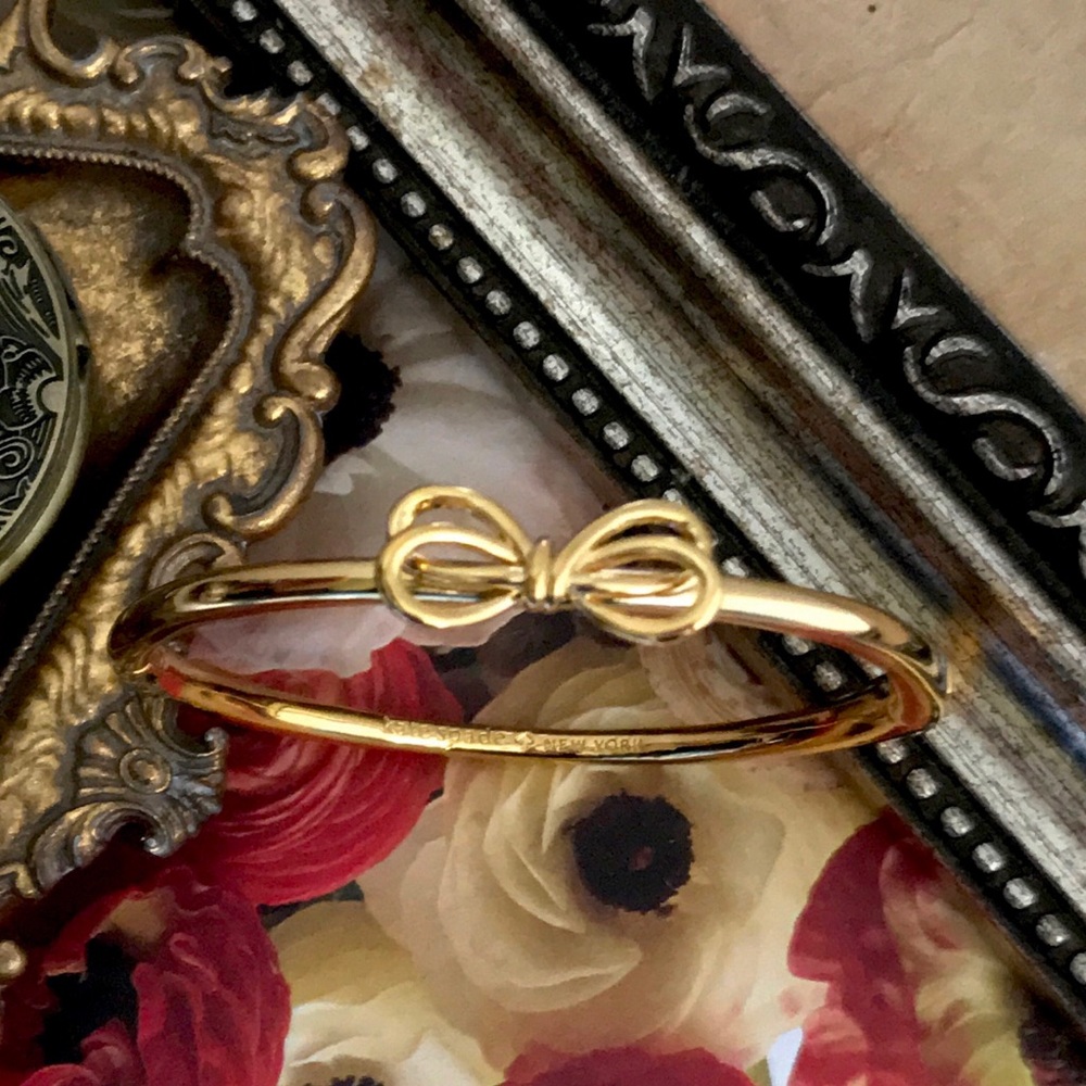 KATE SPADE • Gold Bow Meets Girl Bangle Bracelet - Picture 4 of 4